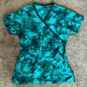Green tye dyed scrub top size XS